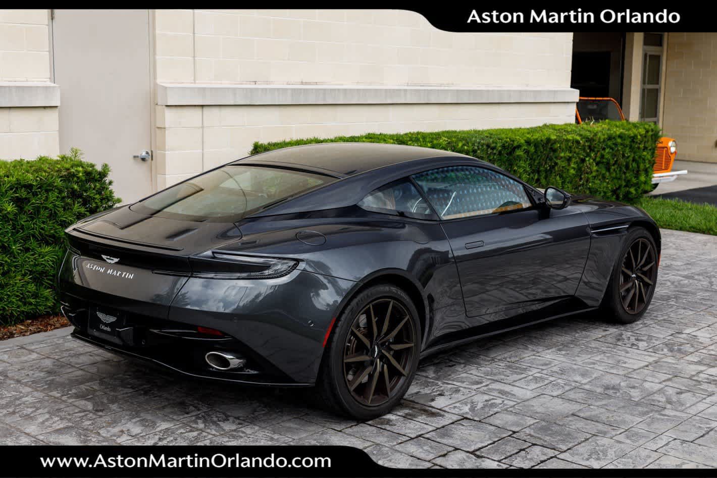 Used 2022 Aston Martin DB11 Coupe RWD image 22