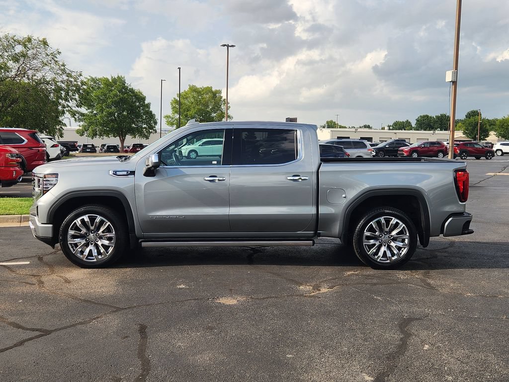 Used 2025 GMC Sierra 1500 Denali AWD/4WD image 3