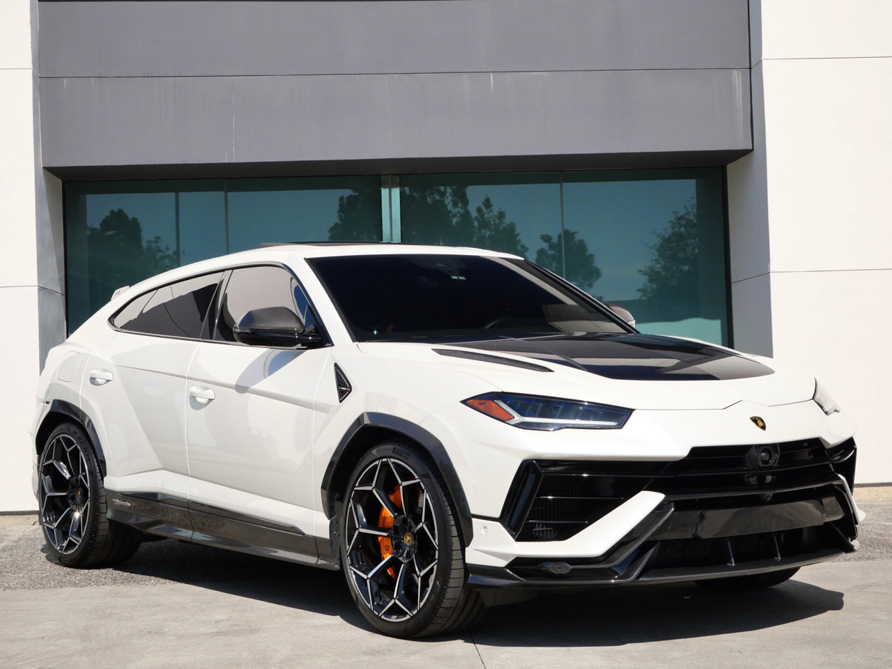 Used 2024 Lamborghini Urus Performante AWD/4WD image 1