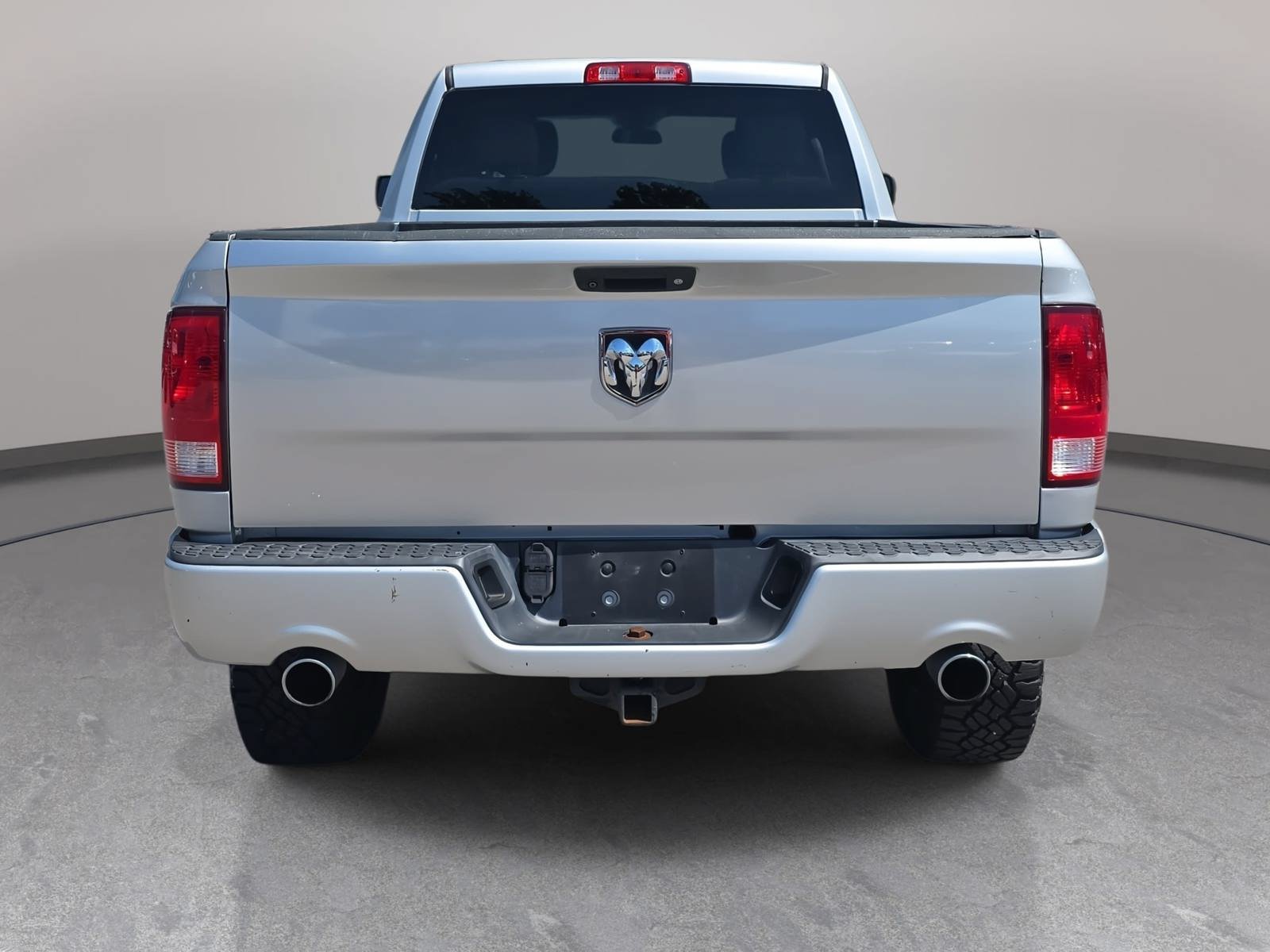 Used 2017 RAM 1500 Express RWD image 6