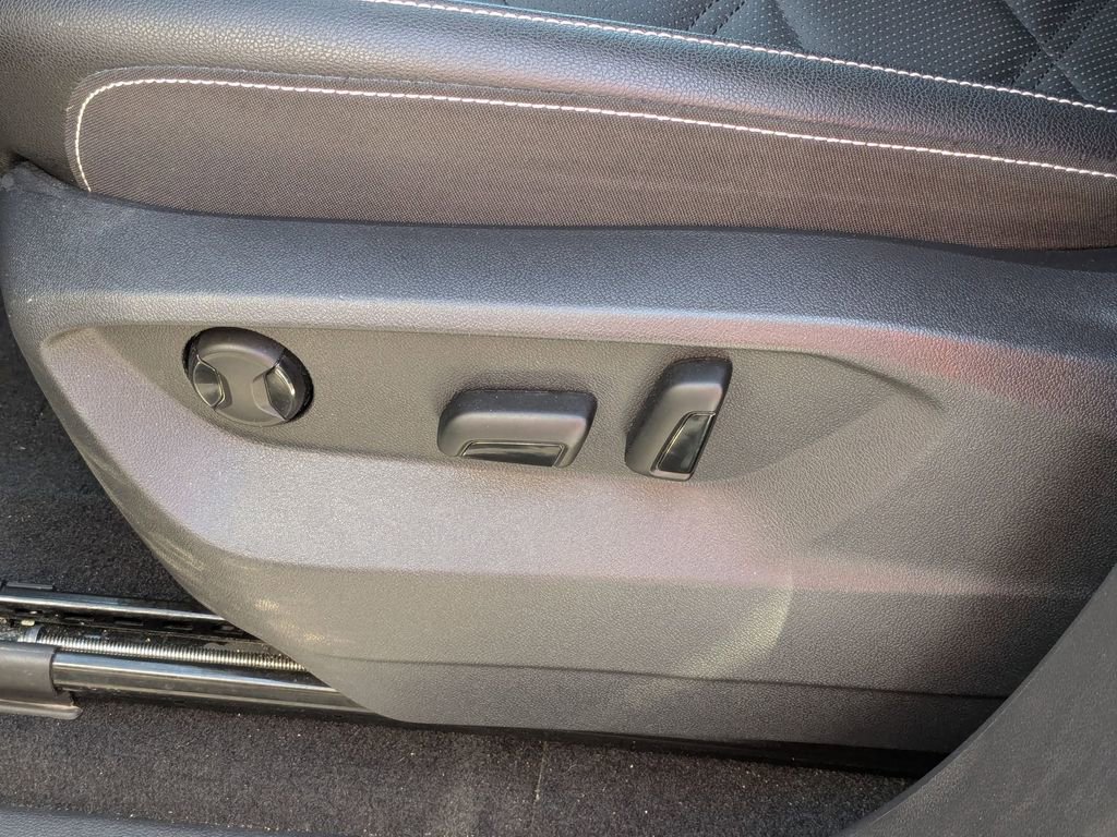 Used 2025 Volkswagen Atlas SE image 14