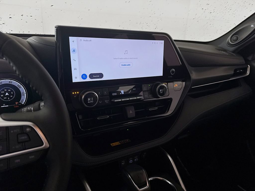 Certified 2025 Toyota Highlander XSE image 17