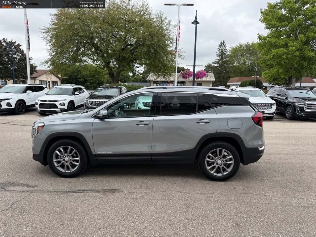 Used 2024 GMC Terrain SLT FWD image 8