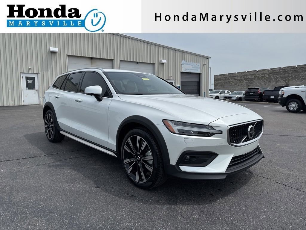 Used 2025 Volvo V60 B5 Cross Country Ultra w/ Climate Package AWD/4WD image 1