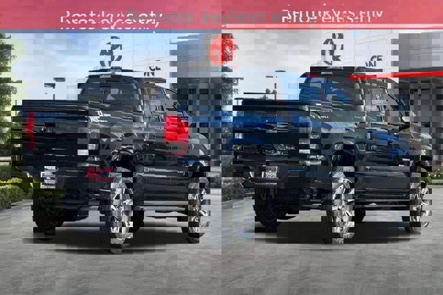 Used 2017 Toyota Tacoma TRD Sport w/ Tow Package image 4