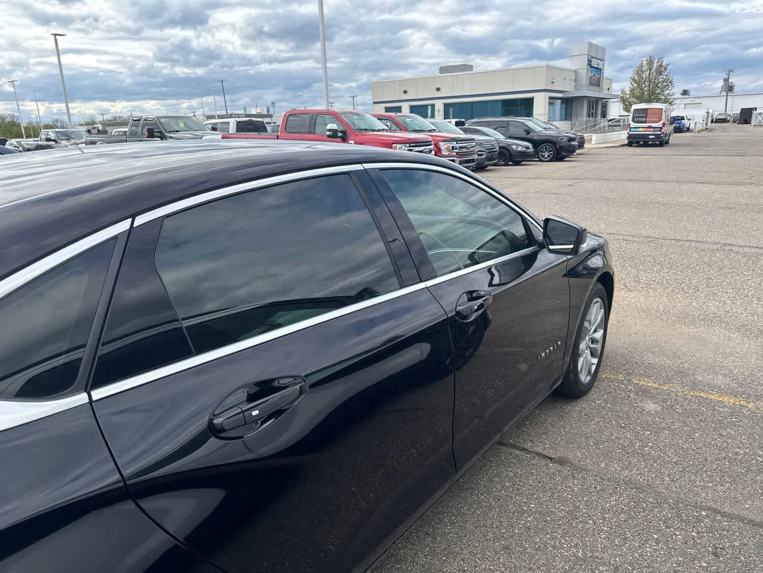 Used 2019 Chevrolet Impala LT FWD image 11