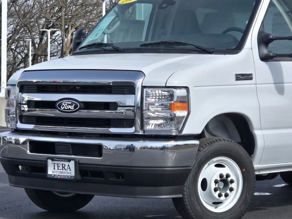 New 2026 Ford E-450 and Econoline 450 Super Duty w/ Power Equipment Group image 2