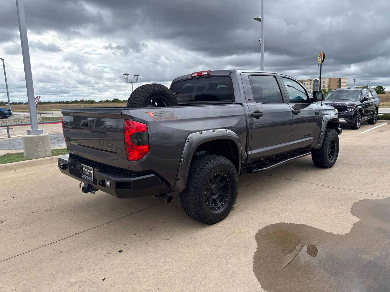 Used 2016 Toyota Tundra SR5 w/ SR5 Upgrade Package AWD/4WD image 6