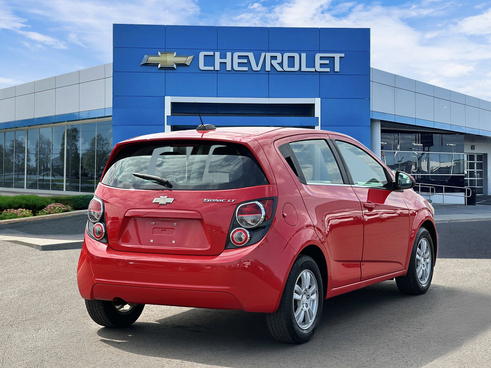 Certified 2015 Chevrolet Sonic LT FWD image 4