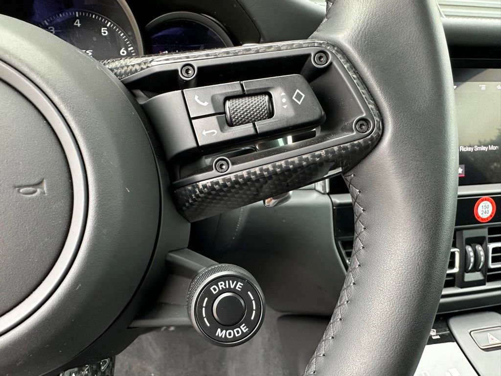 Certified 2025 Porsche Macan GTS AWD/4WD image 27