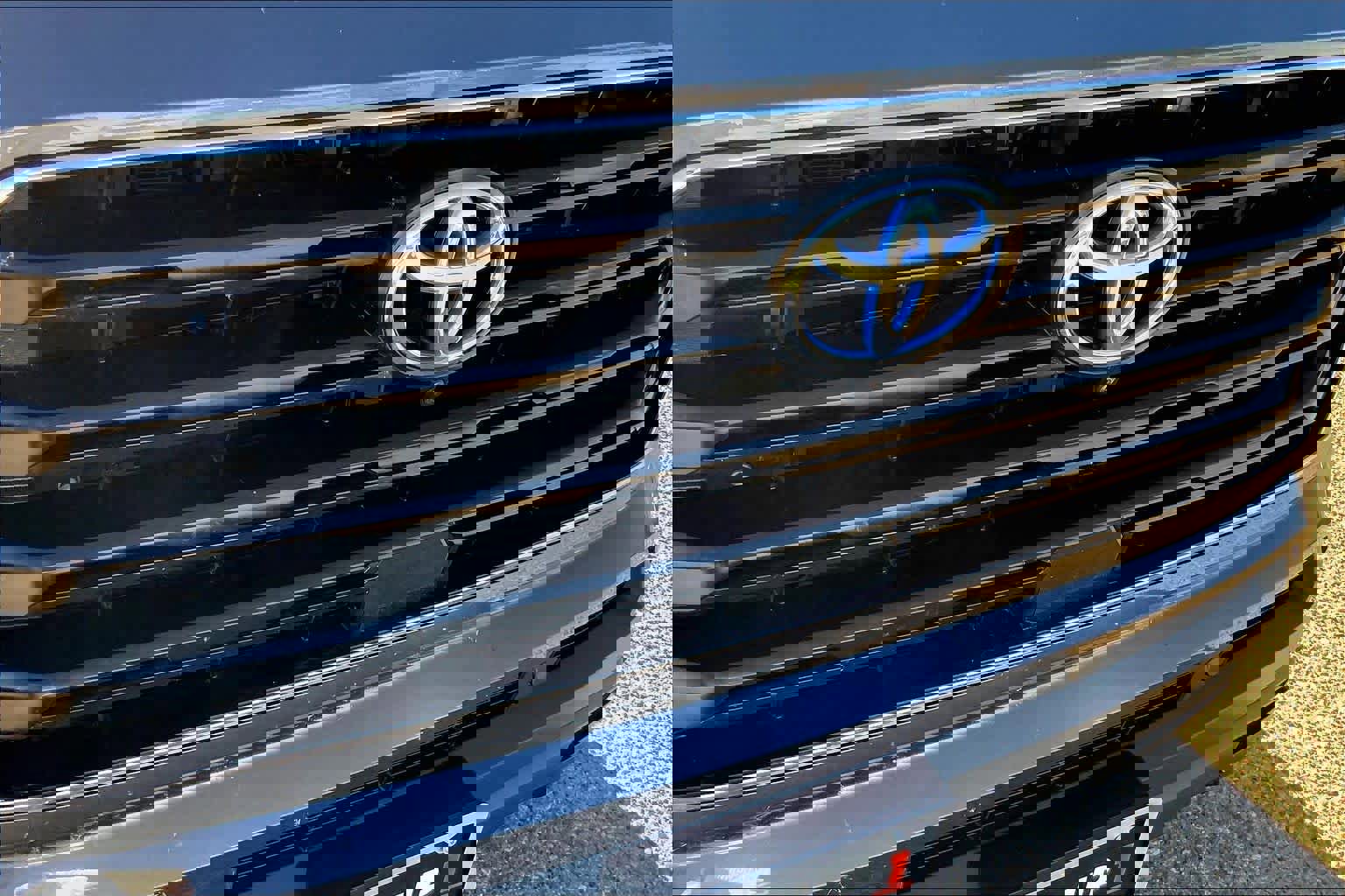 Used 2024 Toyota Sequoia SR5 image 36