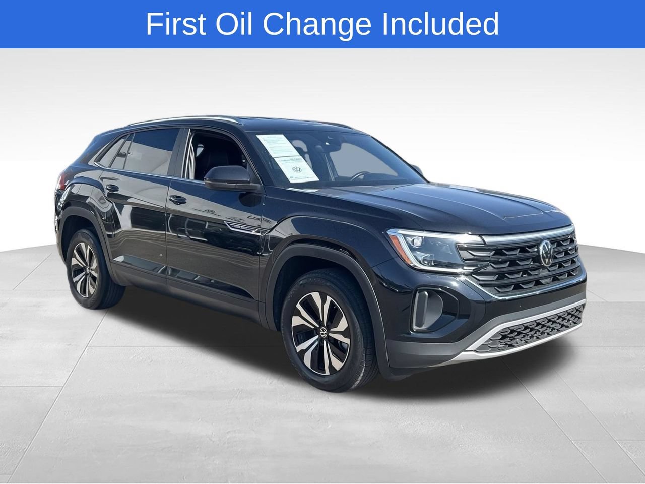 Used 2024 Volkswagen Atlas Cross Sport SE FWD image 2