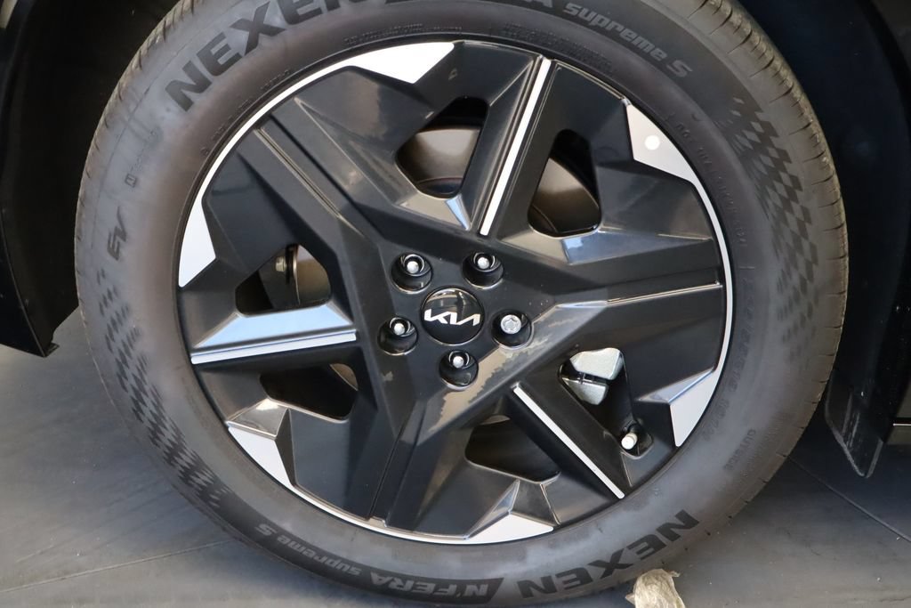 Used 2025 Kia EV6 Wind RWD image 11