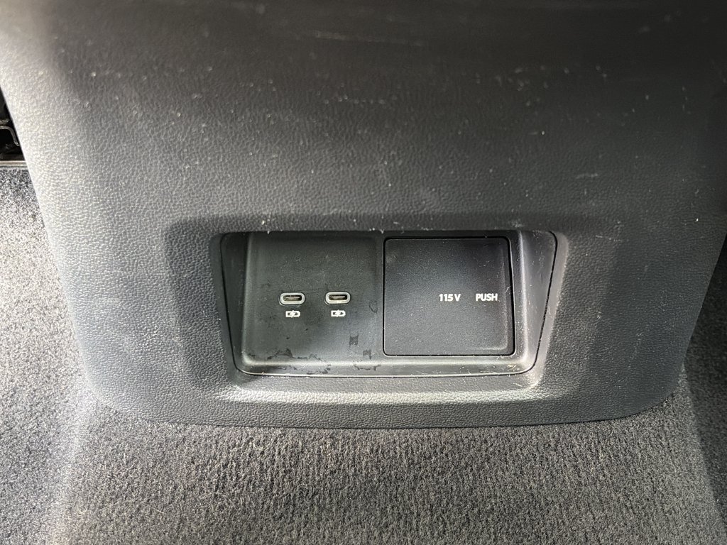 Used 2025 Volkswagen Atlas SE FWD image 19