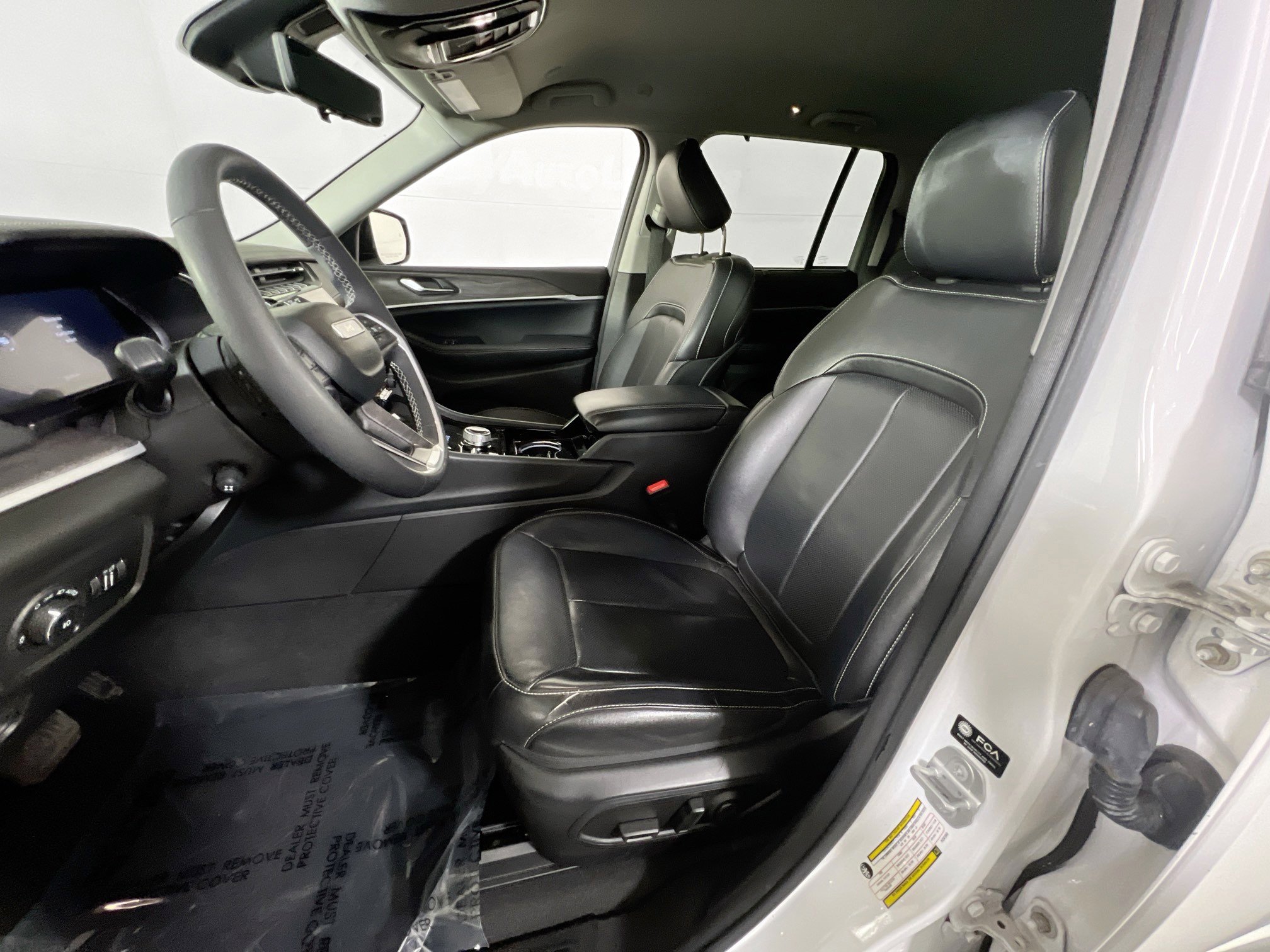 Used 2023 Jeep Grand Cherokee Limited w/ Luxury Tech Group II AWD/4WD image 21