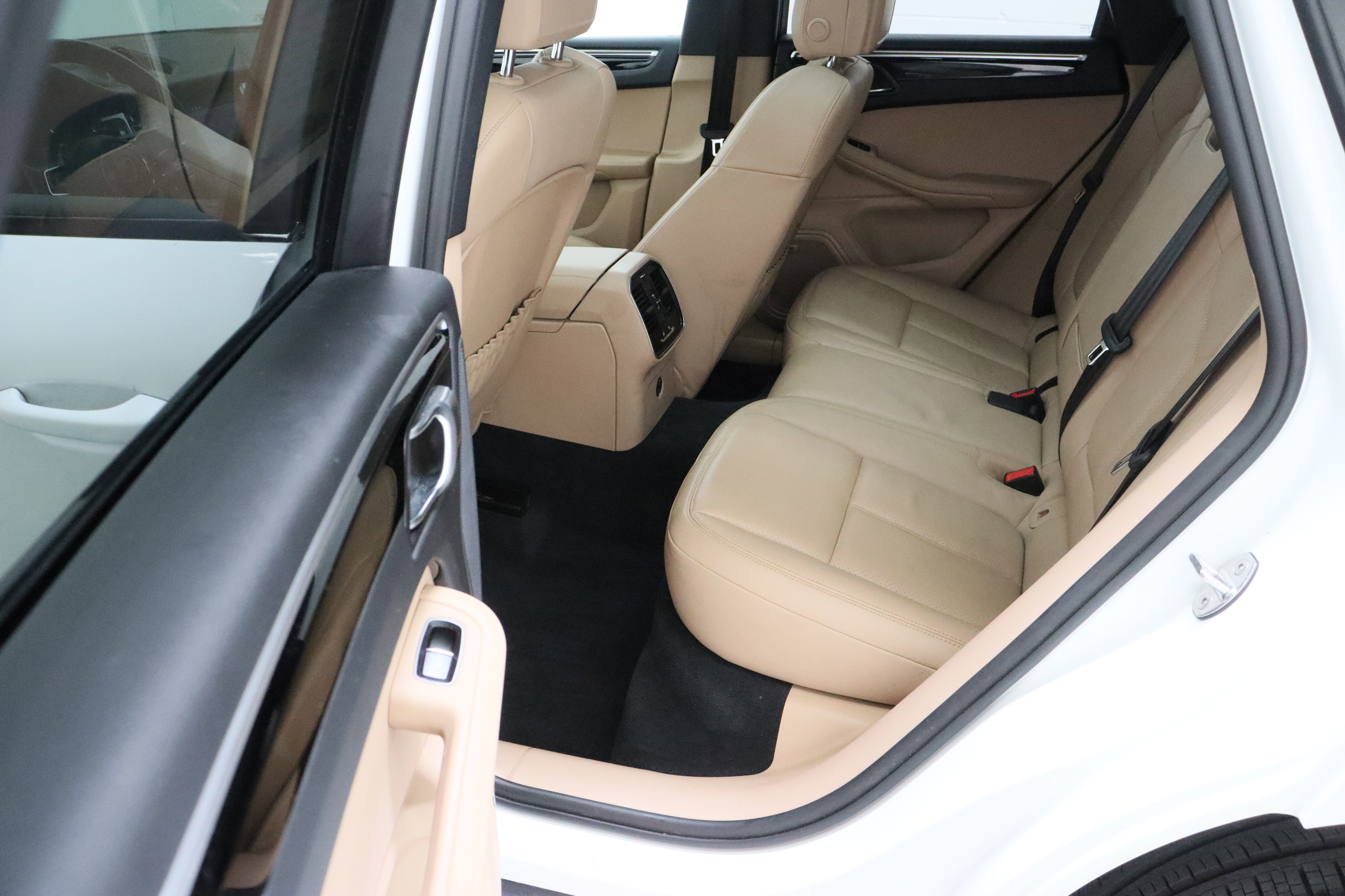 Used 2023 Porsche Macan S image 30