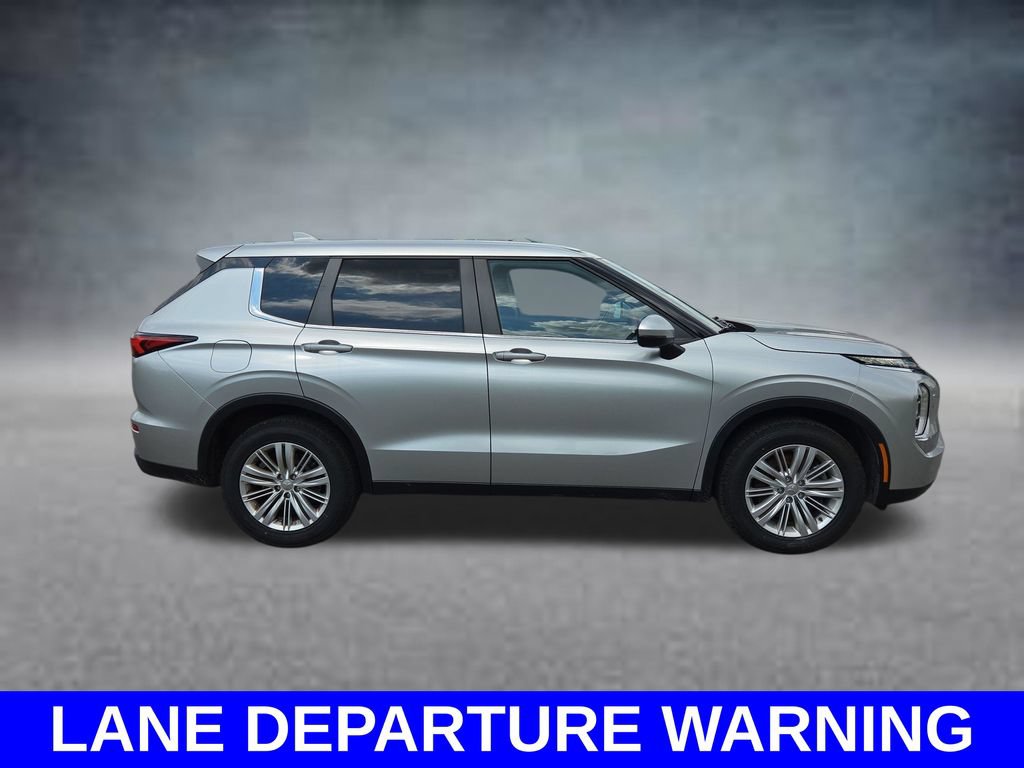 Used 2022 Mitsubishi Outlander ES AWD/4WD image 4