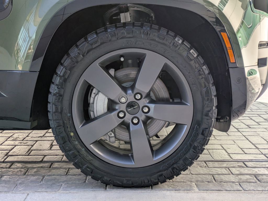 New 2026 Land Rover Defender 110 X-Dynamic SE image 11