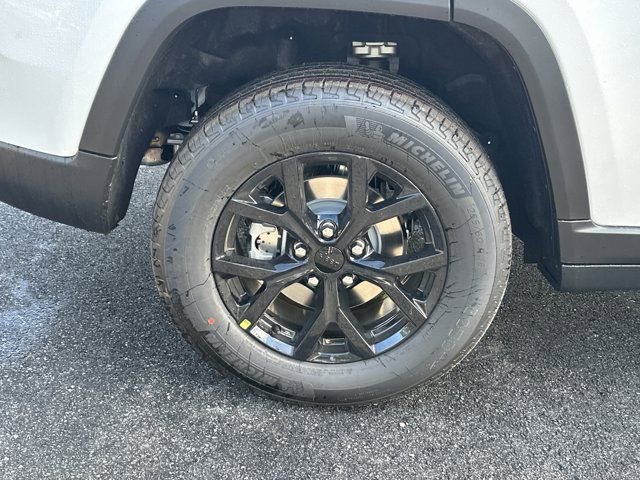 New 2025 Jeep Grand Cherokee Altitude image 17