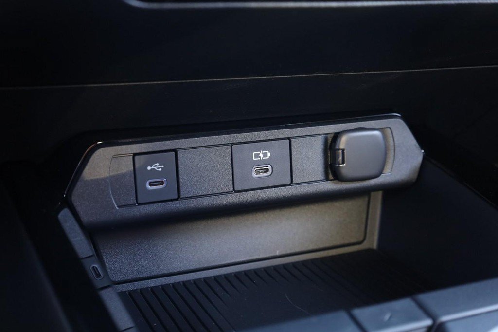 New 2026 Toyota Prius Plug-In Hybrid FWD image 15