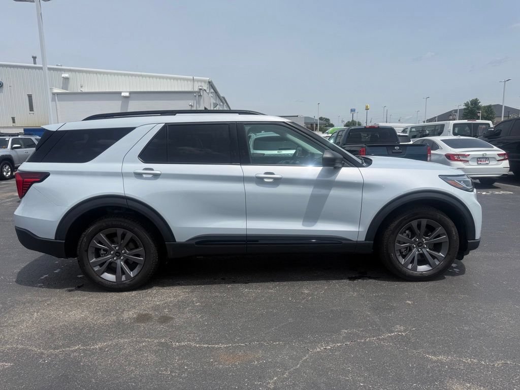New 2026 Ford Explorer Active w/ Active Comfort Package AWD/4WD image 2