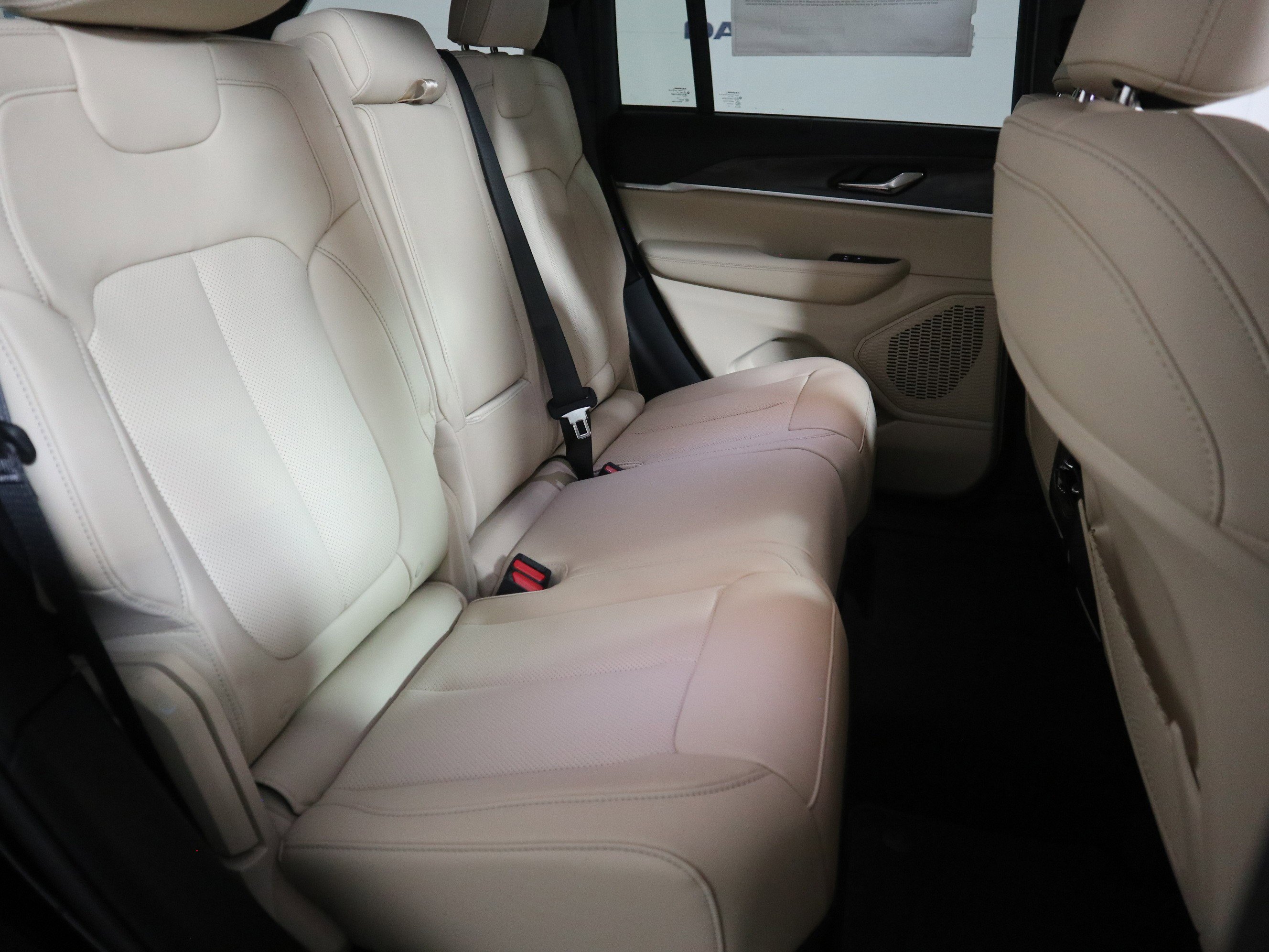 New 2025 Jeep Grand Cherokee Limited w/ Luxury Tech Group II image 20