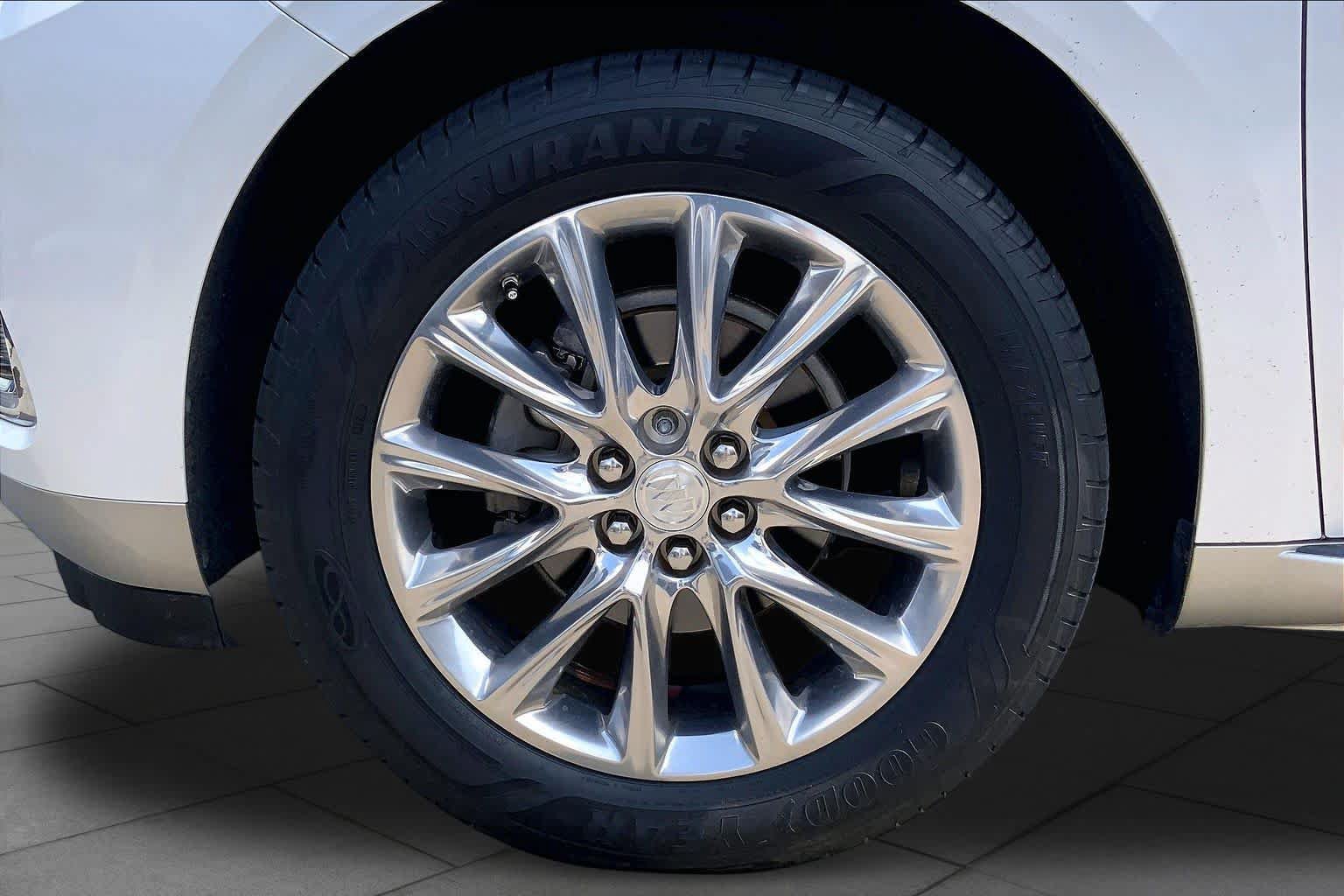 Used 2018 Buick Enclave Premium w/ Experience Buick Package FWD image 11