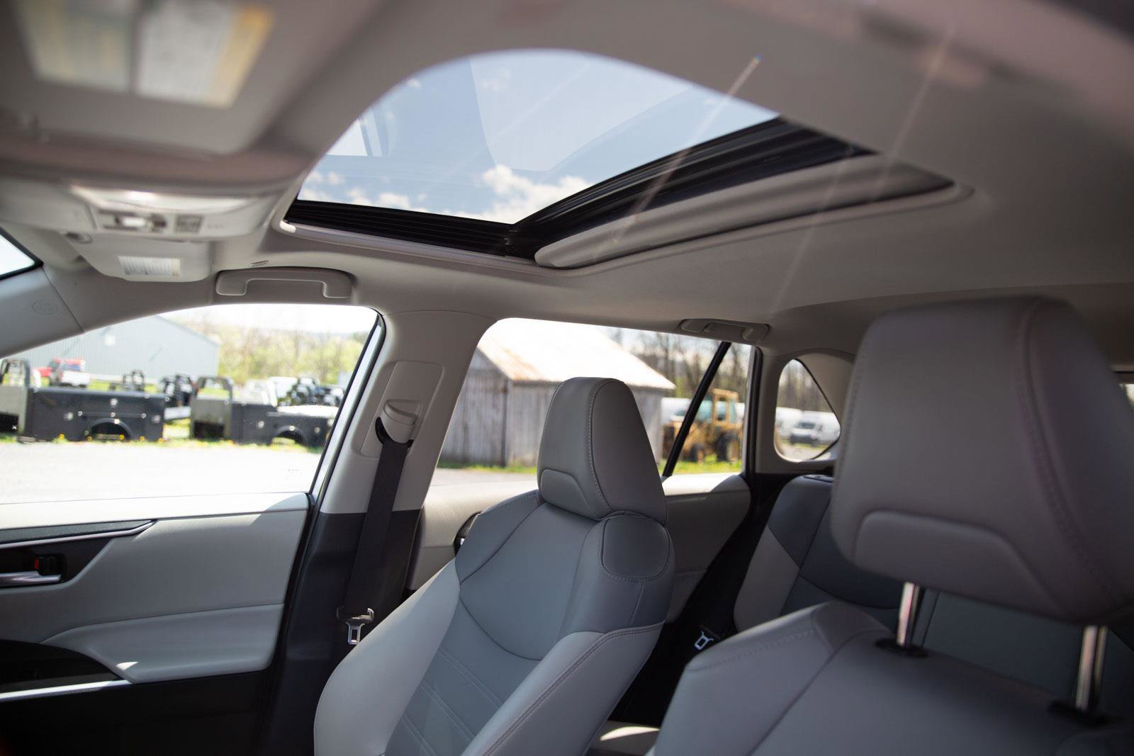 Used 2023 Toyota RAV4 XLE Premium image 13