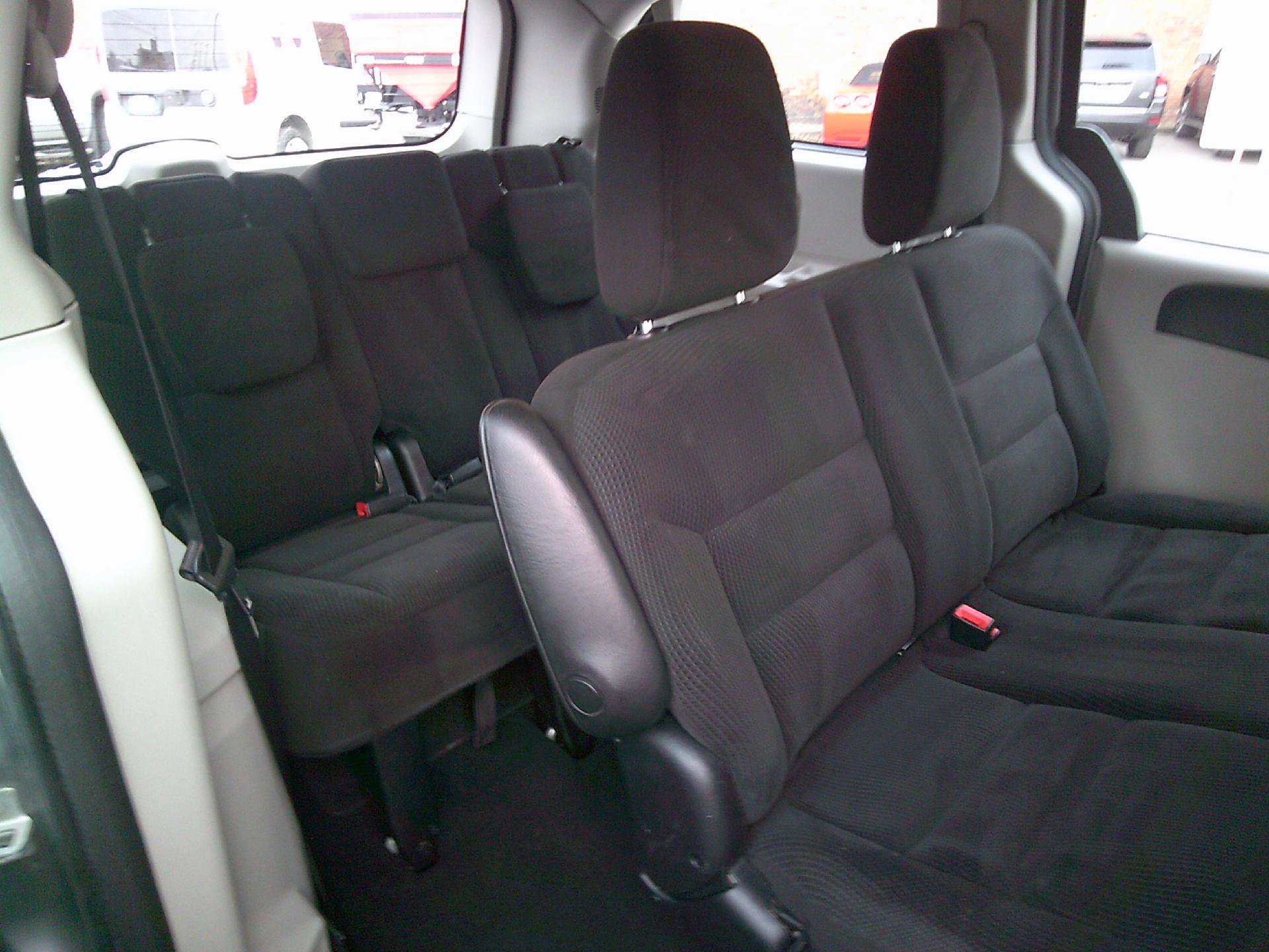 Used 2016 Dodge Grand Caravan American Value Package image 10