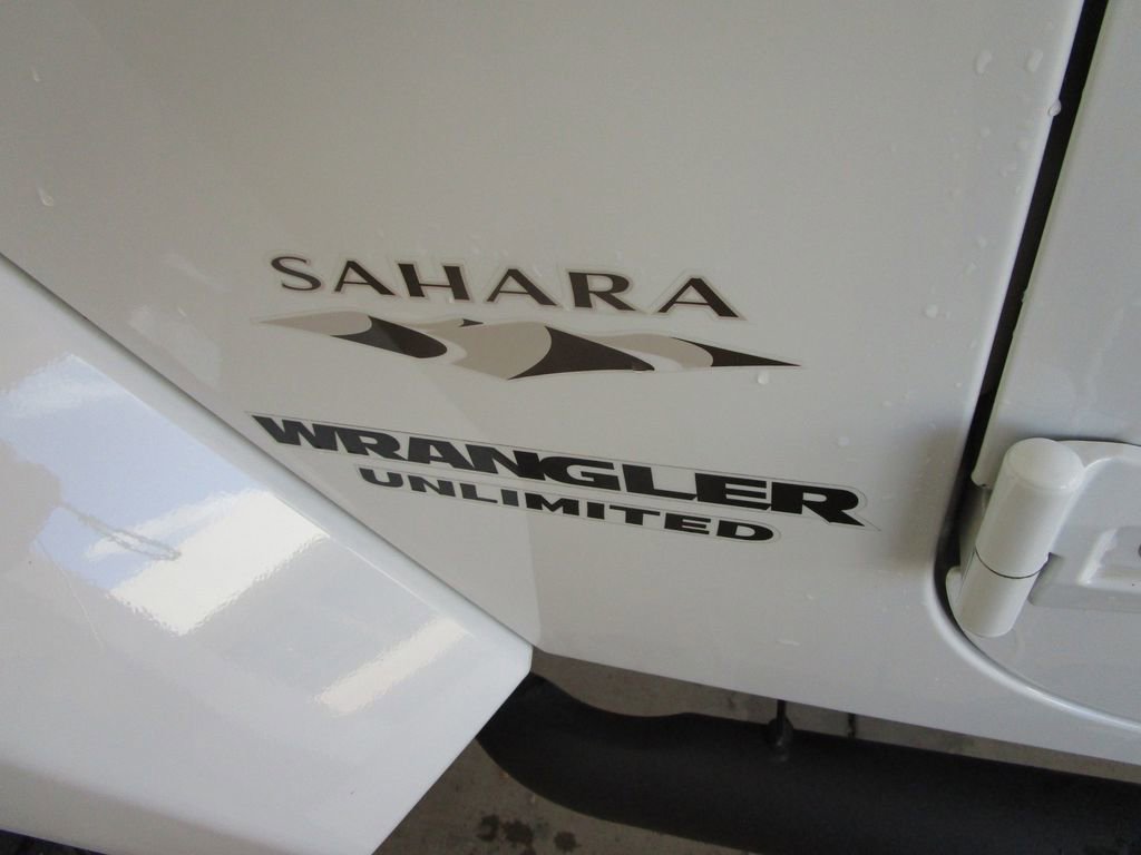 Used 2017 Jeep Wrangler Unlimited Sahara w/ Connectivity Group image 16