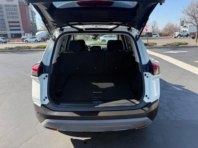 Used 2023 Nissan Rogue S image 5