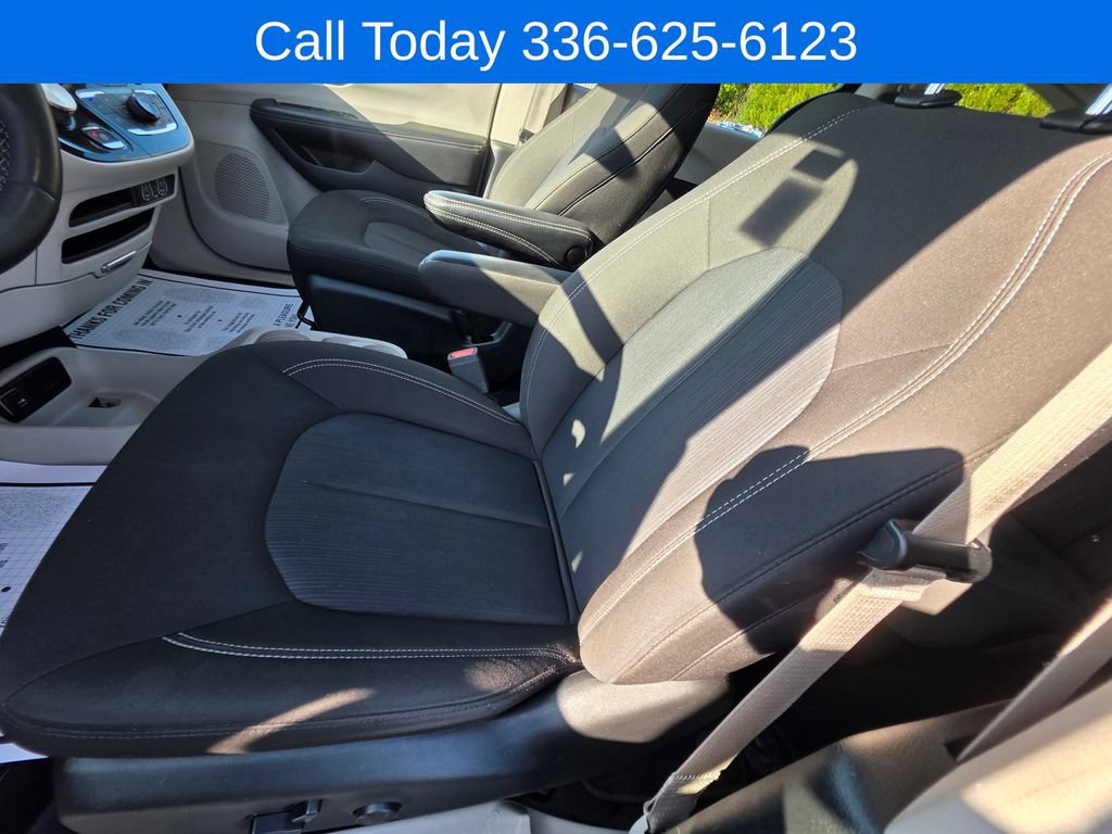 Used 2023 Chrysler Voyager LX FWD image 12