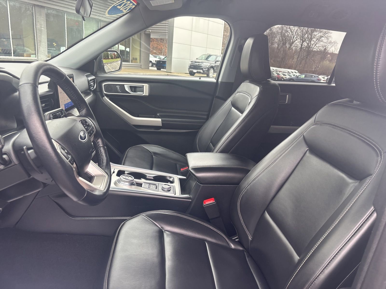 Used 2021 Ford Explorer XLT w/ Equipment Group 202A image 10