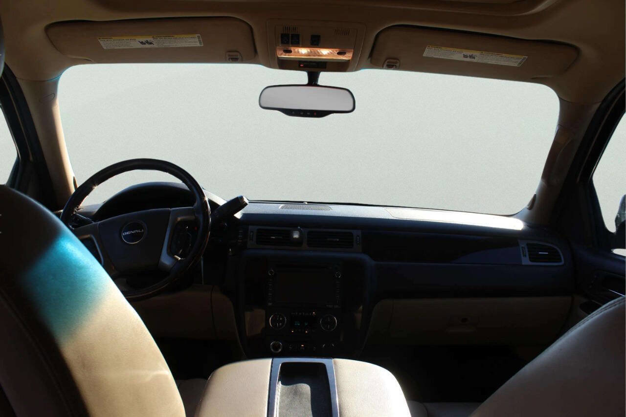 Used 2013 GMC Yukon XL Denali image 8