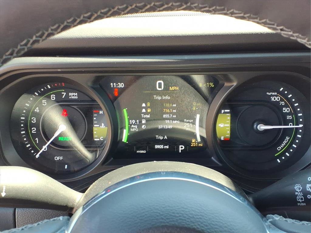 Used 2025 Jeep Wrangler Sahara image 29