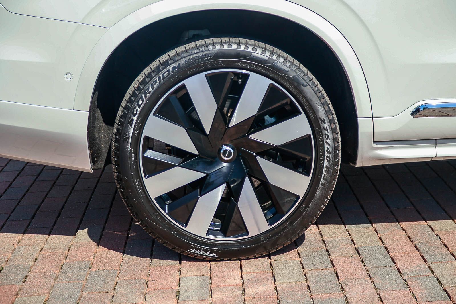 Used 2023 Volvo XC90 T8 Ultimate w/ Protection Package Premier image 10