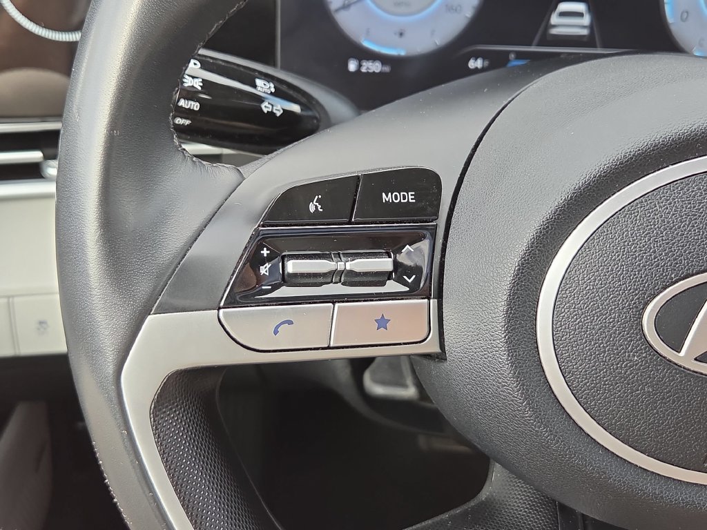 Used 2024 Hyundai Elantra Limited FWD image 19
