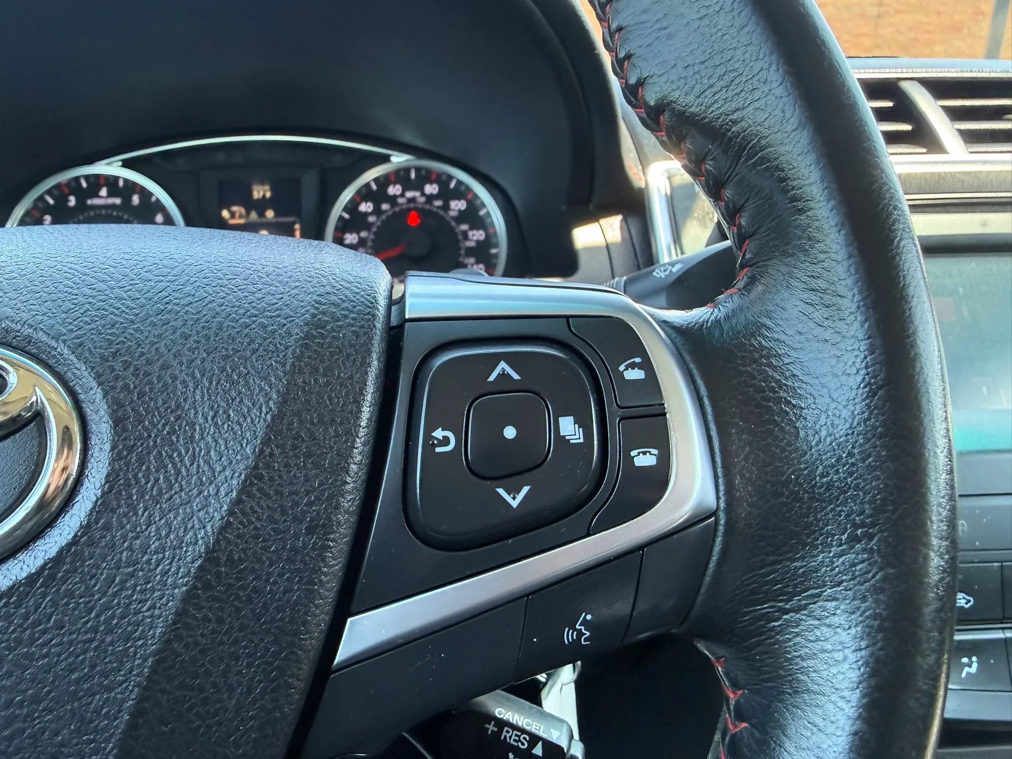 Used 2016 Toyota Camry SE FWD image 27