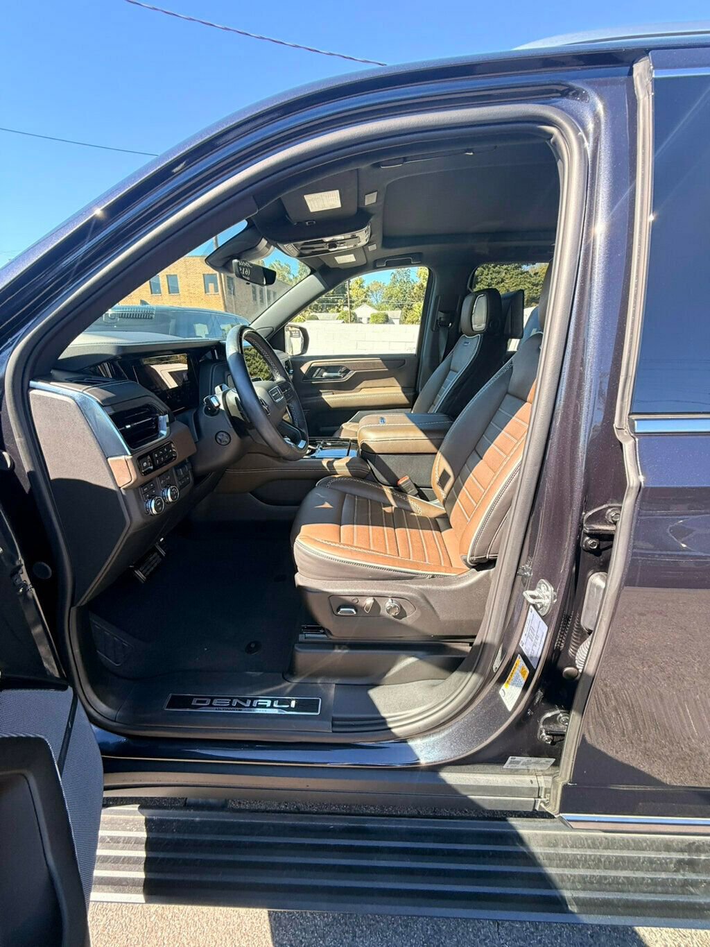 Used 2025 GMC Yukon XL Denali Ultimate image 11
