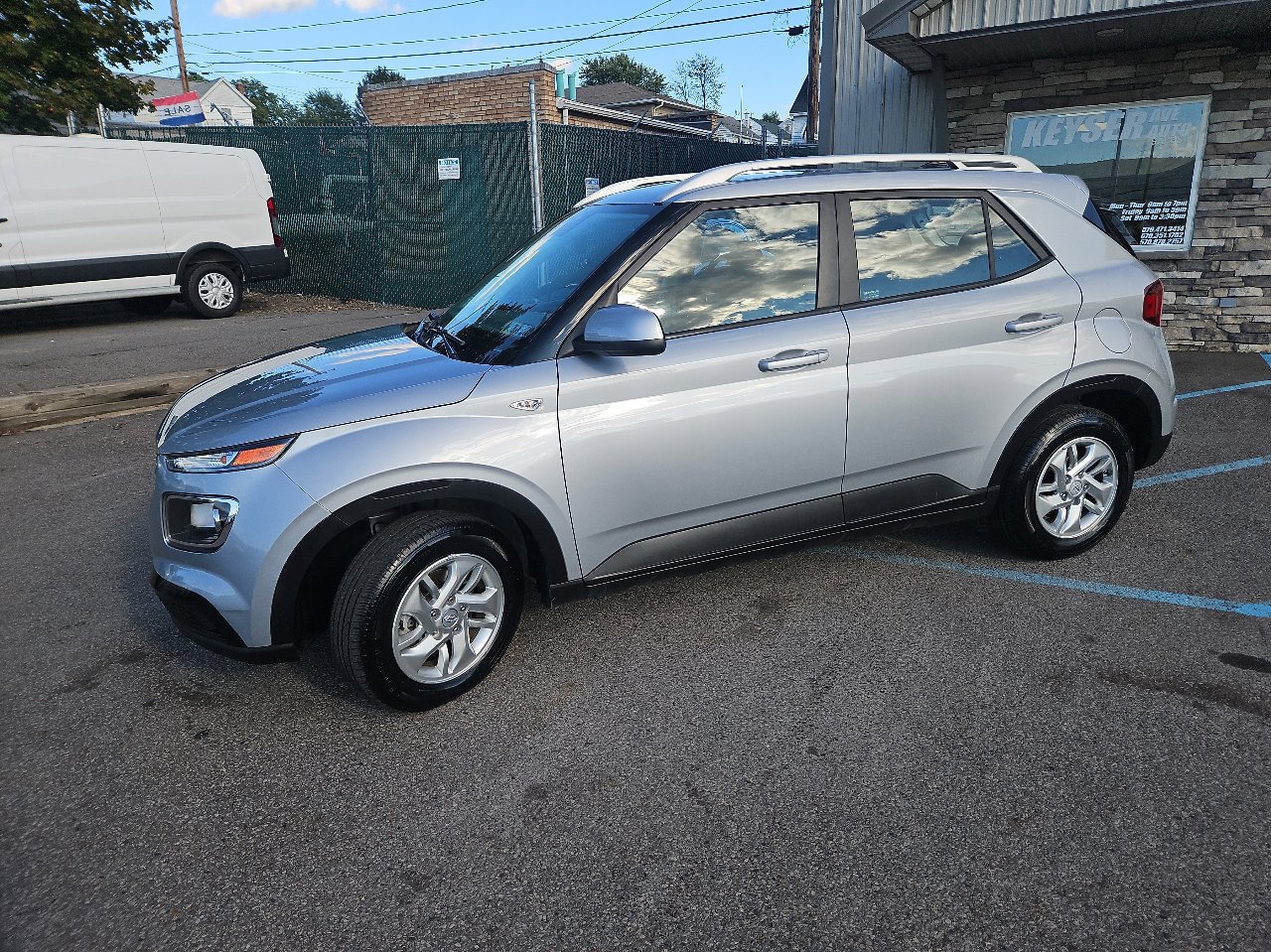 Used 2020 Hyundai Venue SEL image 36