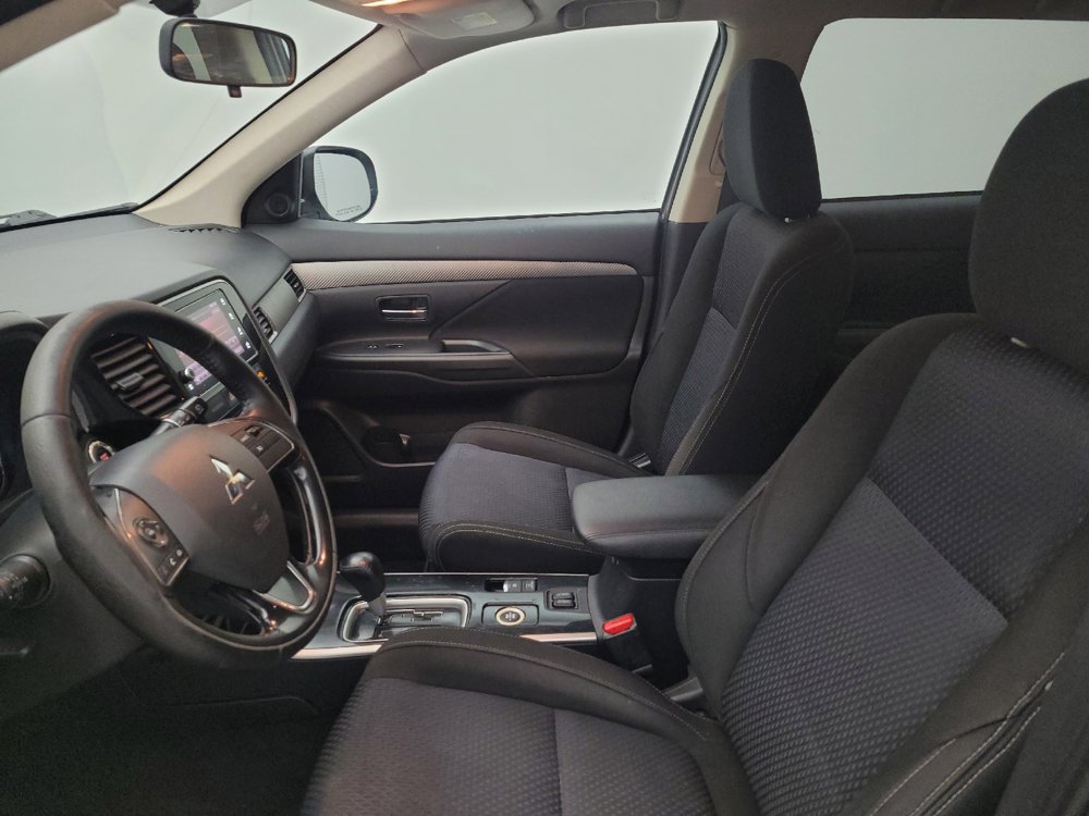 Used 2017 Mitsubishi Outlander SE AWD/4WD image 17