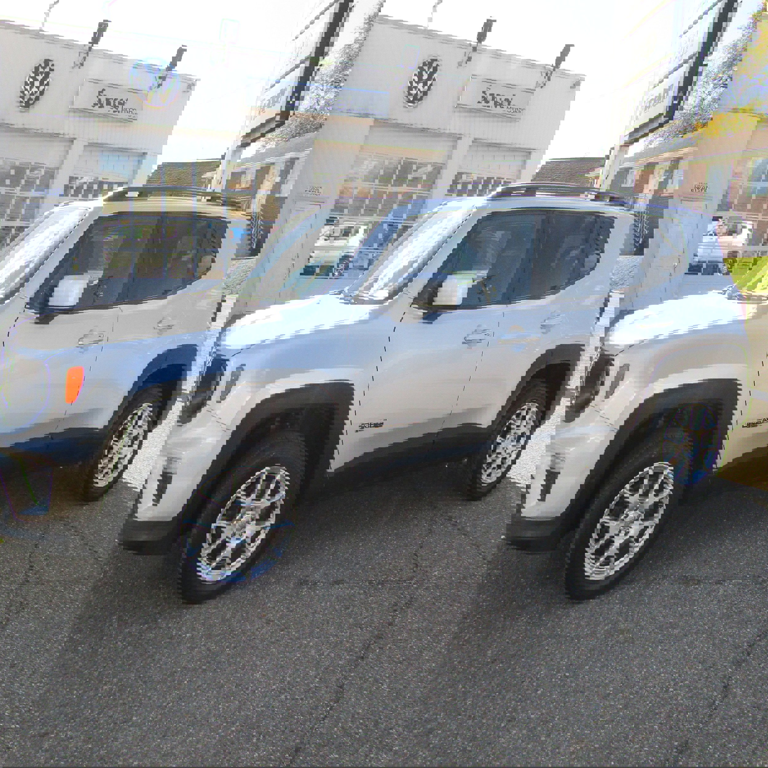 Used 2019 Jeep Renegade Latitude w/ UConnect 8.4 Nav Group image 2