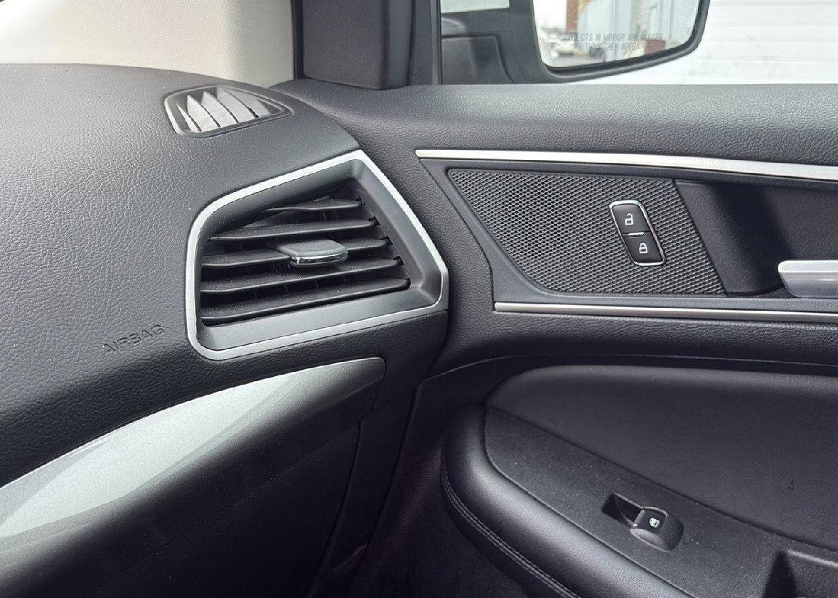 Used 2024 Ford Edge SEL image 16