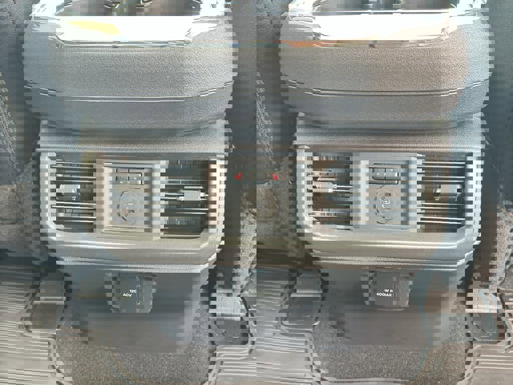 New 2025 Ford F150 Lariat w/ Equipment Group 502A High image 37