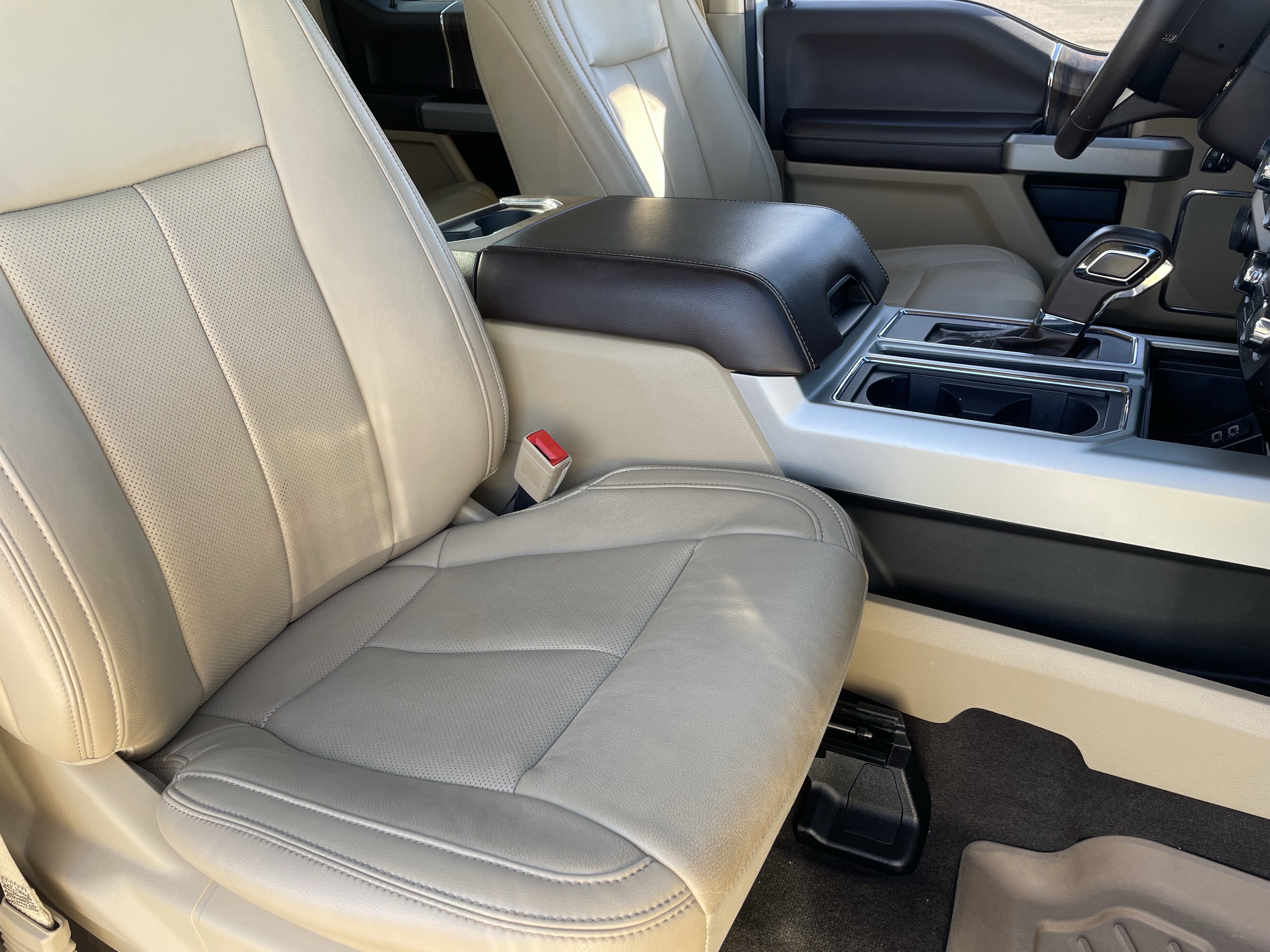 Used 2020 Ford F150 Lariat w/ Trailer Tow Package image 9