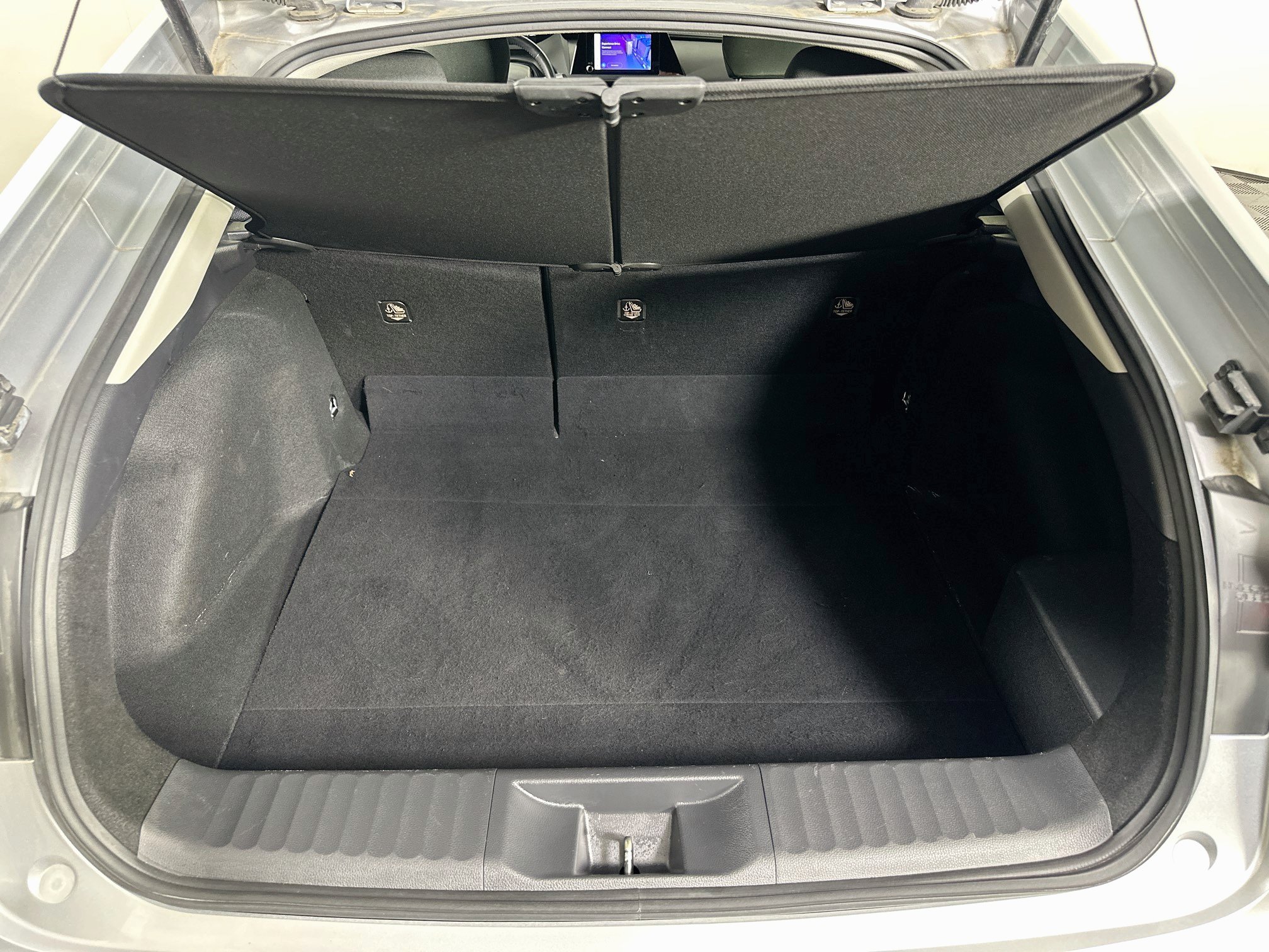 Used 2025 Toyota Prius LE FWD image 27