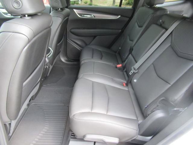 New 2025 Cadillac XT6 Luxury image 28