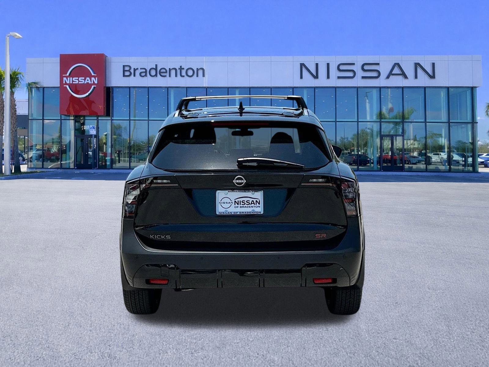 New 2025 Nissan Kicks SR FWD image 5