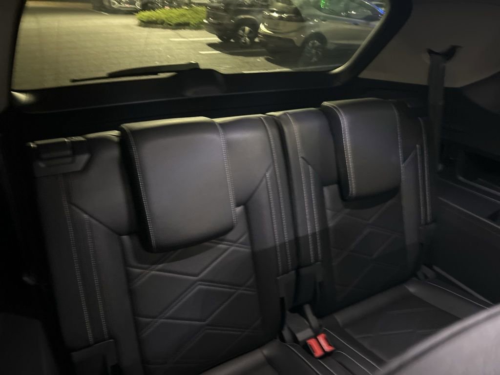 Used 2025 Volkswagen Atlas SE image 13