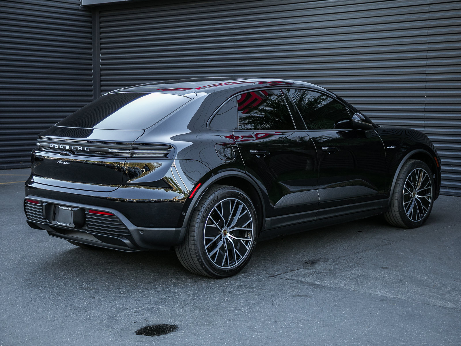 Certified 2025 Porsche Macan Electric RWD image 10